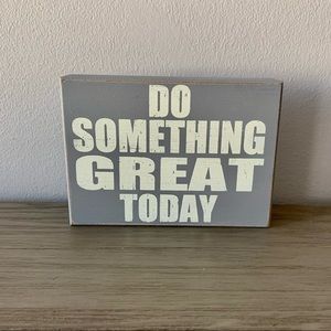 Wall/shelf/desk decor